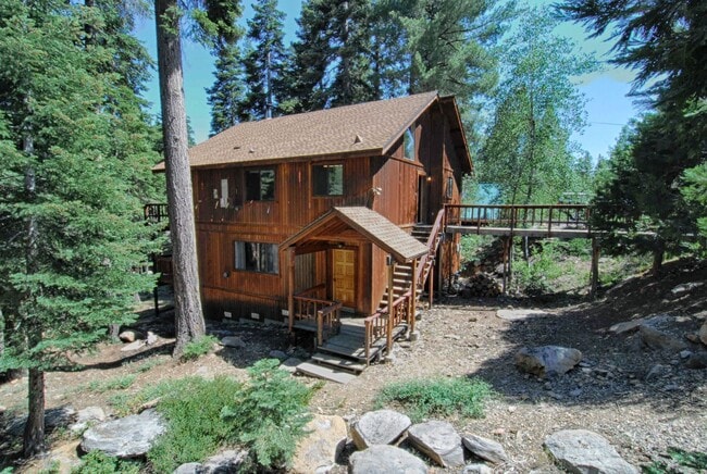 Building Photo - LONG-TERM RENTAL: Upper Floor Unit in Duplex with Washer/Dryer & Wood Stove!