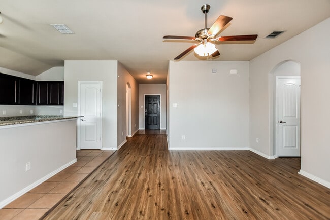 Building Photo - 1824 Ridgecrest Dr