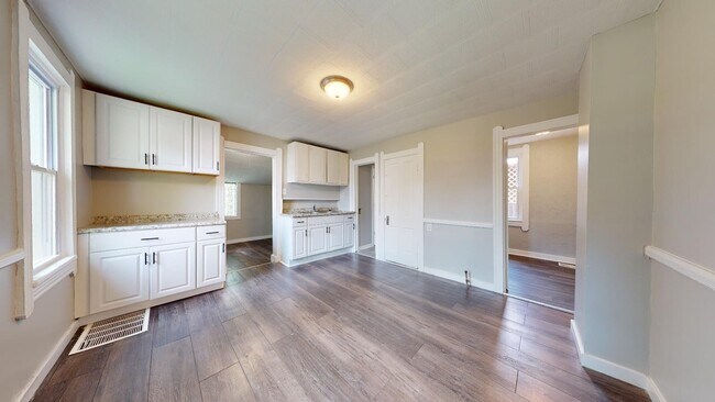 Building Photo - Clark/Fulton - 4 bed/1 bath - Single Family Home