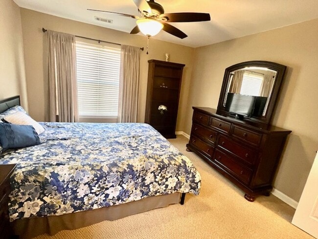 Building Photo - Waterfront Fully Furnished Condo!