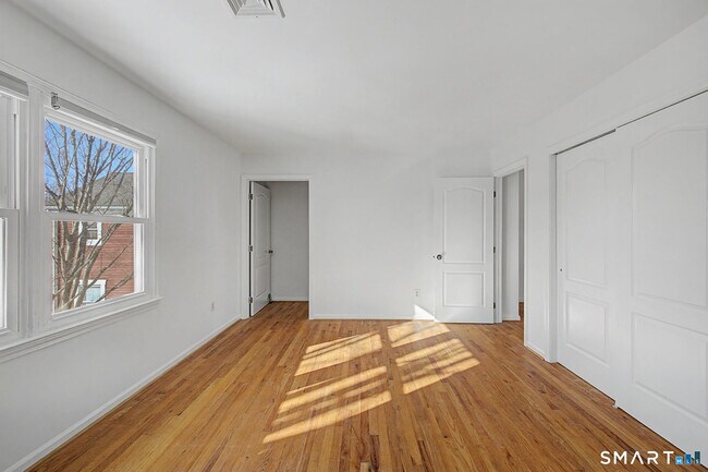 Building Photo - 7 Dean St