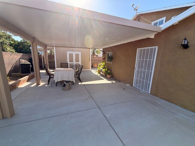 Building Photo - Unbelievable 4 Bed, 4 Bath House For Rent In Buena Park-Must See To Appreciate!