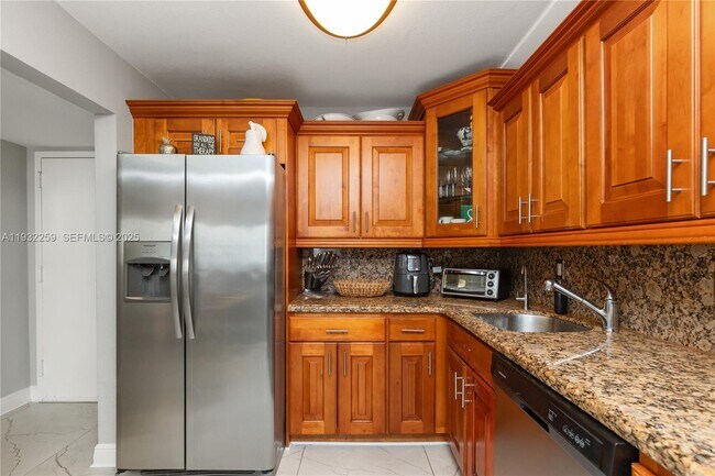 Building Photo - 2401 S Ocean Dr