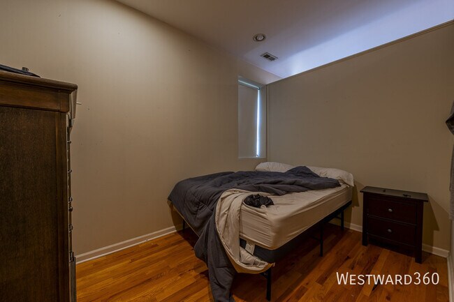 Building Photo - 1114 W Hubbard St