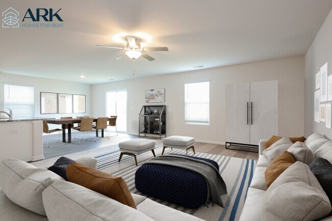Building Photo - 2139 Southlea Dr