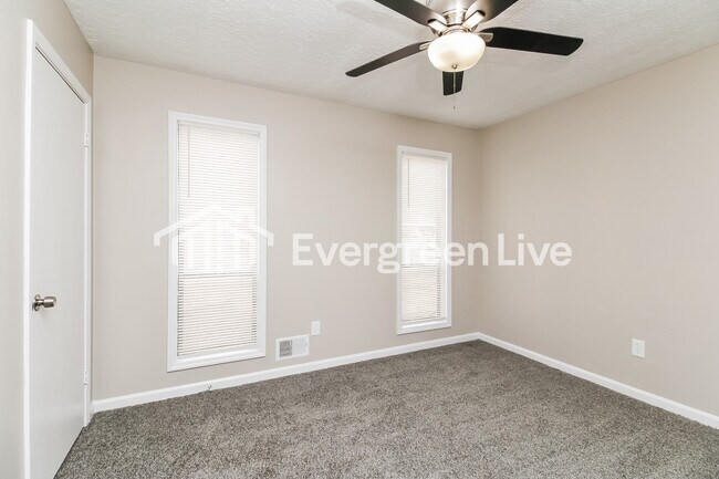 Building Photo - 104 Longstreet Cir