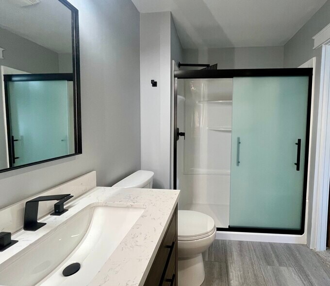 Building Photo - 203 Spring Point Dr