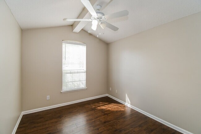 Building Photo - 2301 Bluegill Ct