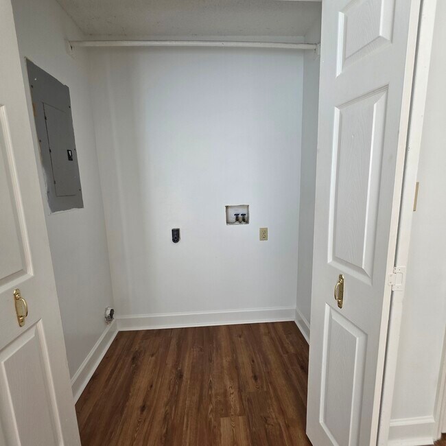 Building Photo - 3114 Fernridge Dr