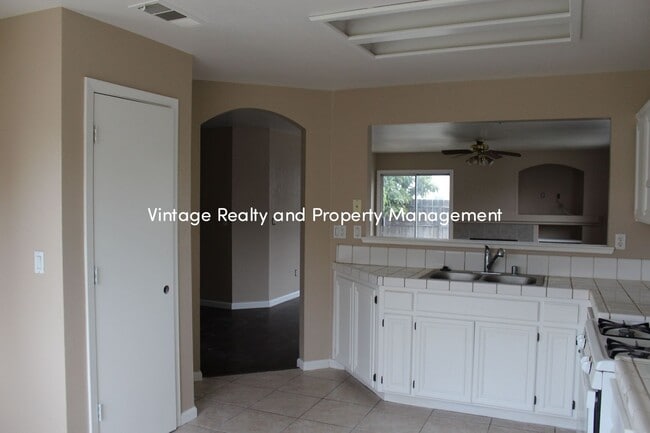 Building Photo - Back On The Rental Market Recently Updated...