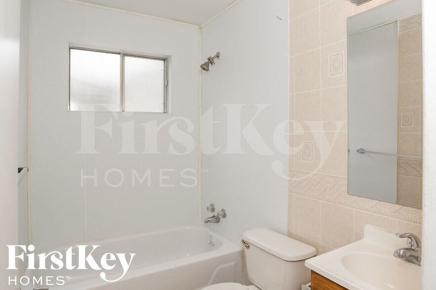 Building Photo - 1290 Washington St