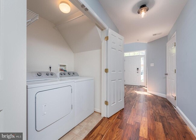 Building Photo - 1036 Lily Way