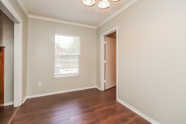 Building Photo - 9411 Spindlewood Dr