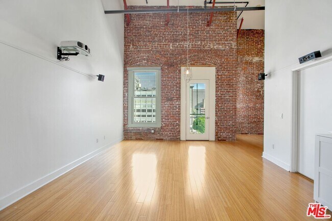 Building Photo - 253 S Broadway