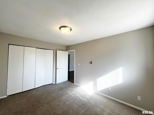 Building Photo - 15804 3rd St
