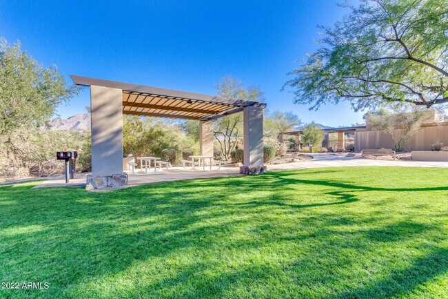 Building Photo - 10602 E Blanche Dr