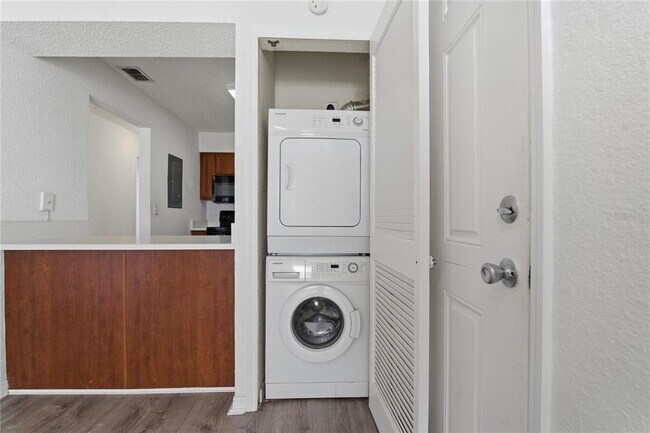 Building Photo - 643 Haven Pl