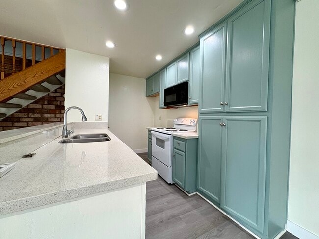 Building Photo - Beautiful updated 2 Bedroom 1 Bathroom Located in Sacramento
