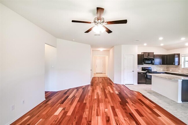 Building Photo - 908 Wolcott Dr
