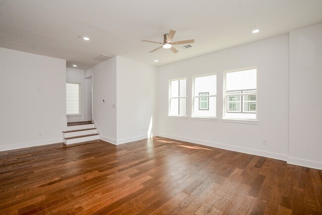 Building Photo - 426 Sikes St