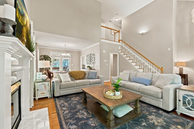 Building Photo - Durham Beauty - Cul de sac lot with fenced in yard - 4 bedrooms