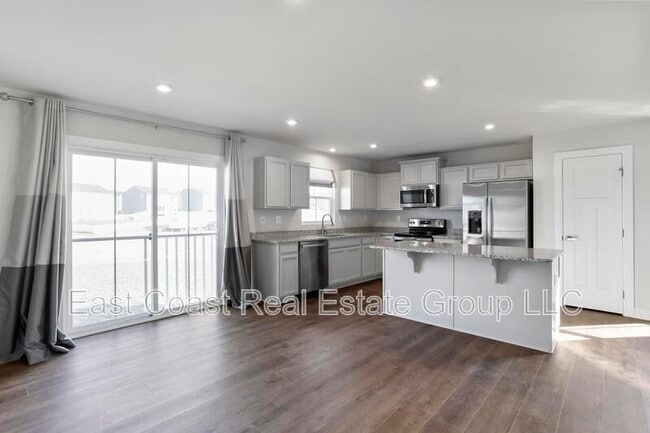 Building Photo - 632 Perspective Pl