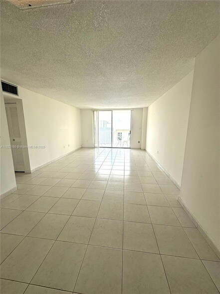 Building Photo - 4675 W 18th Ct