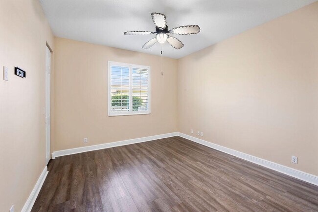 Building Photo - 511 SW Squire Johns Ln