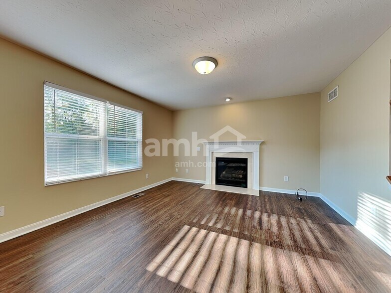 Building Photo - 7638 Sandstone Trl