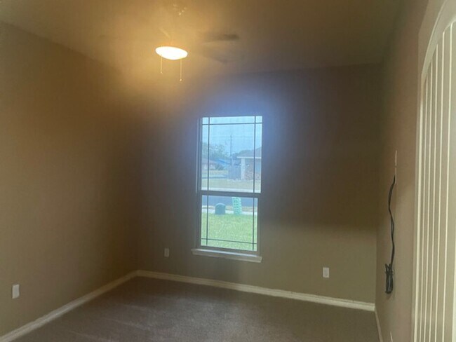 Building Photo - 1106 Pine Hollow Ln