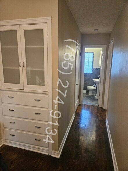 Building Photo - 859 S 10th St