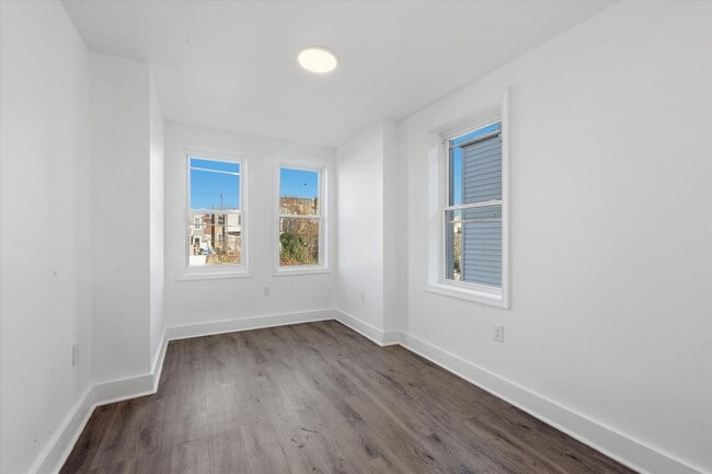 Building Photo - 2BR/3BA House | Central AC | Fast Approval