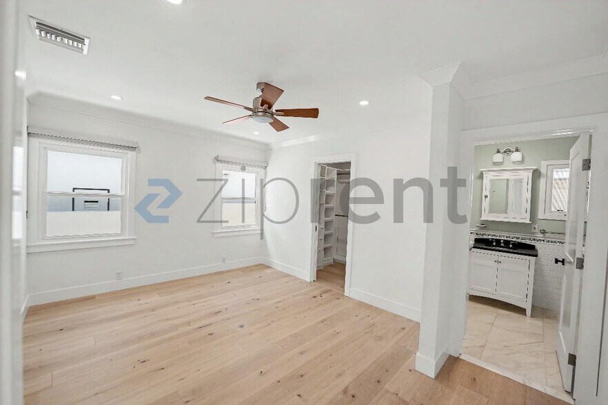 Building Photo - Unit