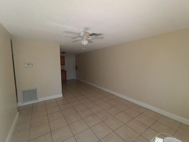 Building Photo - 2/1 Apartment for rent. Delray Beach