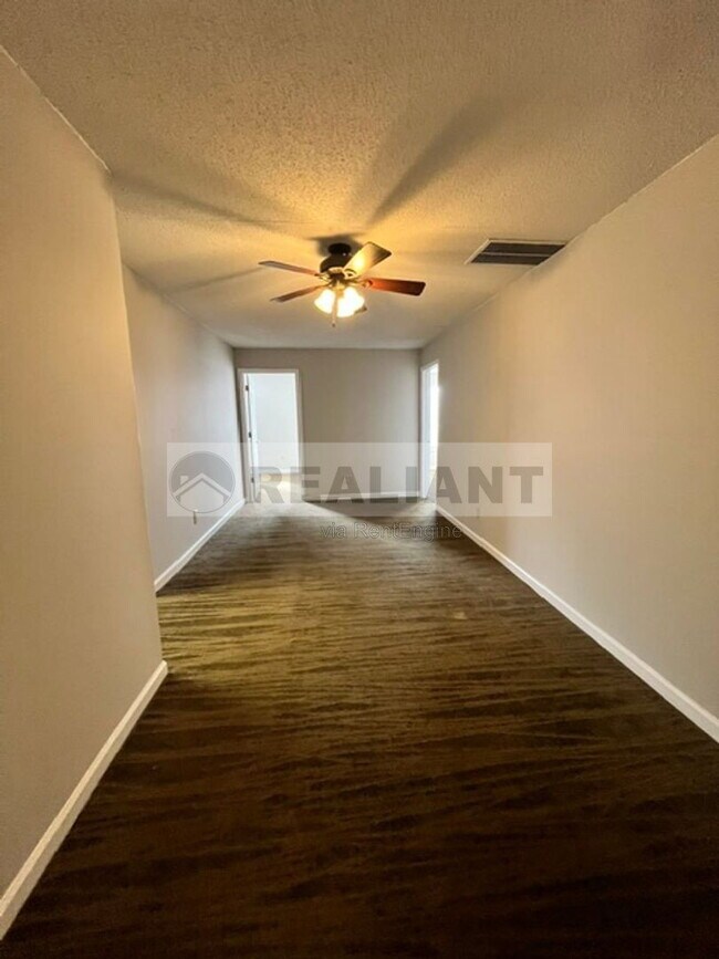 Building Photo - 405 N Lexington Ave