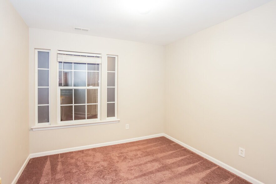 Building Photo - 1020 Duck Point Dr