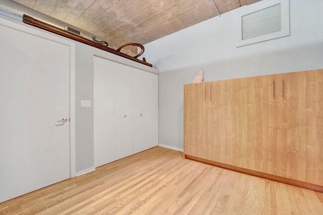 Building Photo - 1111 W 15th St