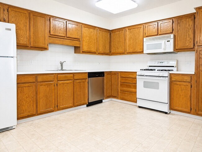 Building Photo - 6400 W Berteau Ave