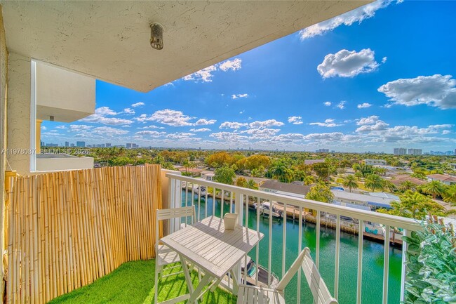 Building Photo - 2000 NE 135th St