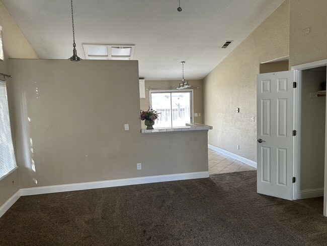 Building Photo - 4485 N Olive Ave
