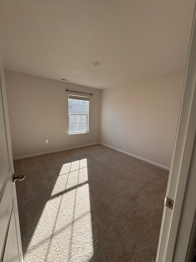 Building Photo - 134 David Hl Dr