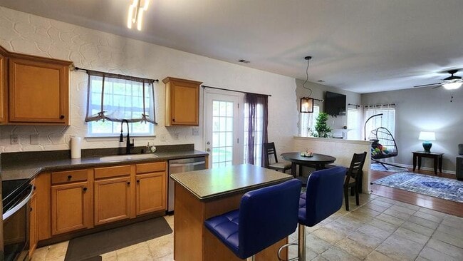 Building Photo - 440 Garcia Dr