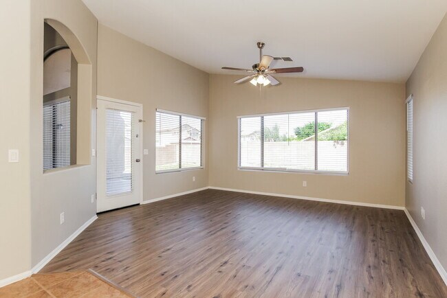 Building Photo - 4640 W Magdalena Ln