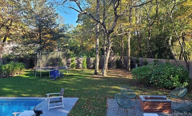 Building Photo - 870 Noyack Rd