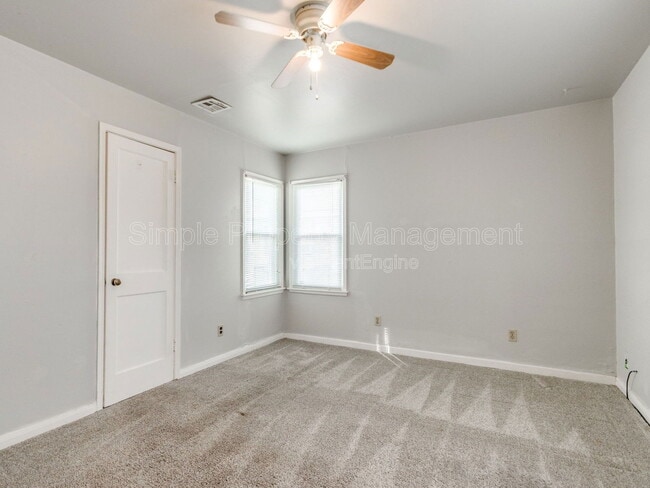 Building Photo - 402 Babb Dr