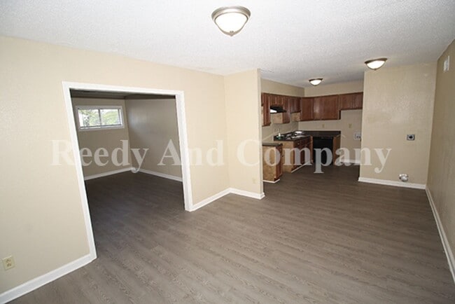 Building Photo - 324 McFarland Dr