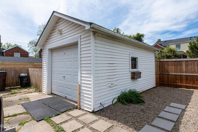 Building Photo - 316 Iola Rd