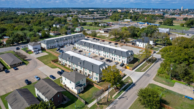 Building Photo - The Addison At Waco