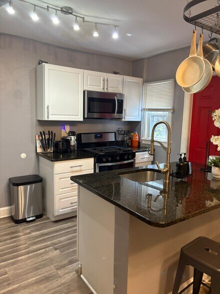 Building Photo - 127 Wilmington Pl SE