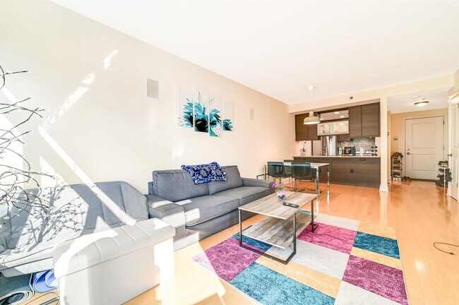 Building Photo - 10 Regent St